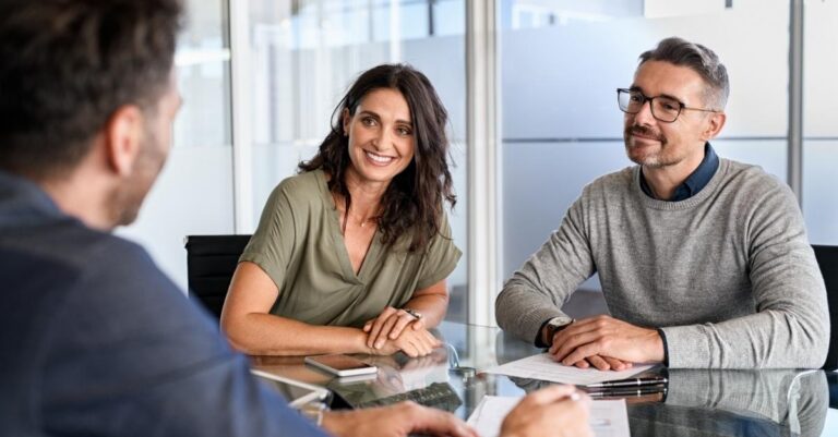 Here’s a practical guide to how to plan Q4 headcount using the most reliable HR hiring trends we’re seeing for late-year planning and early-year ramp.